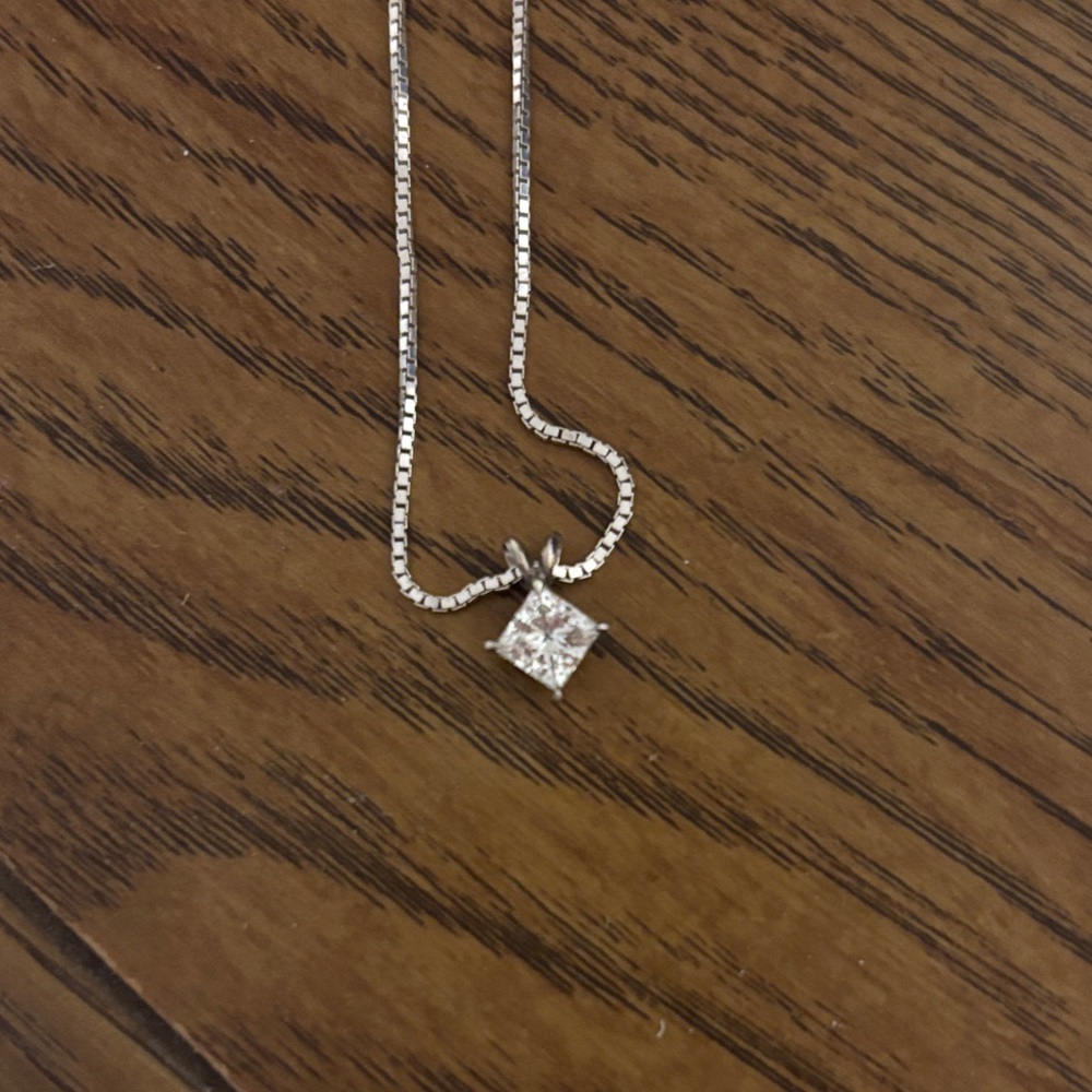 Elegant Silver Necklace with Diamond Pendant